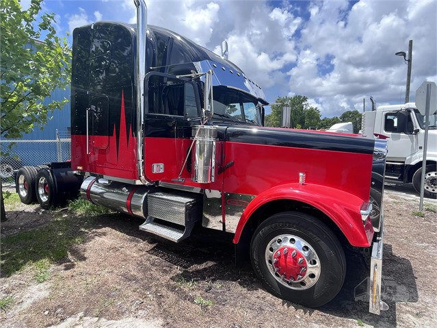 Freightliner FLD132 Classic XL Trucks for sale