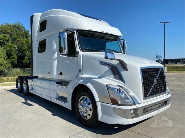 Volvo VNL 780 For Sale – Strong, Reliable and Powerful!