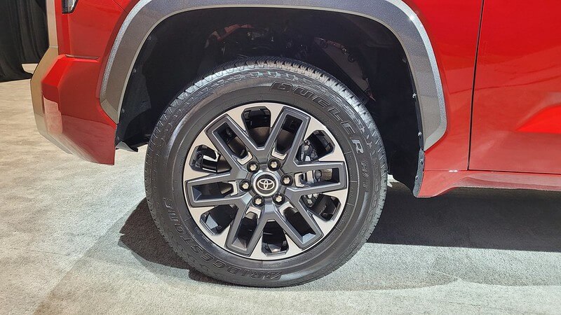 toyota tundra bolt pattern