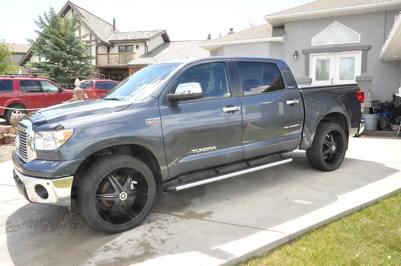 toyota tundra bolt pattern